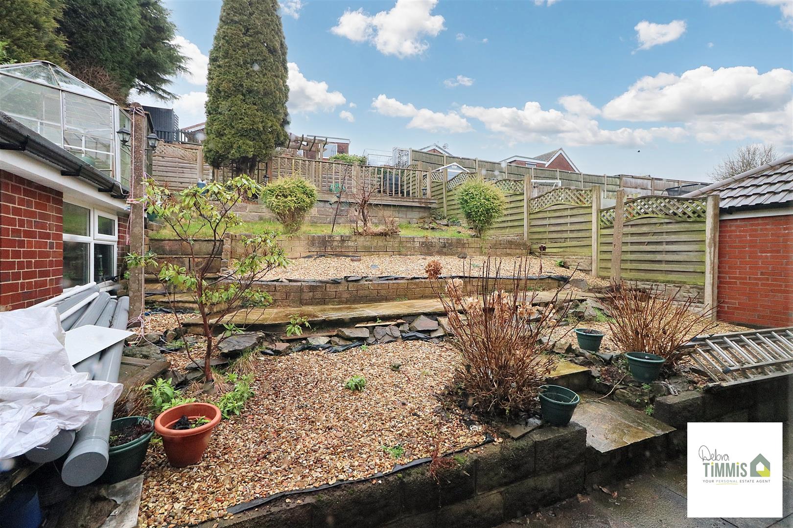 2 bed property in Fielden Close, Stoke-On-Trent